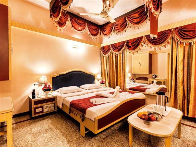טירונלוולי Sree Bharani Hotels מראה חיצוני תמונה