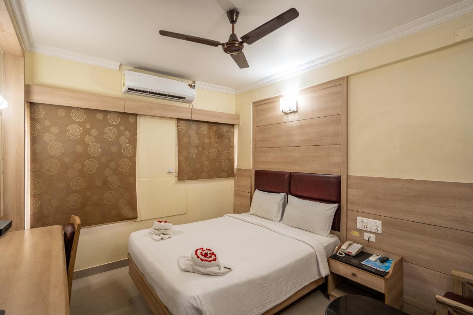 טירונלוולי Sree Bharani Hotels מראה חיצוני תמונה