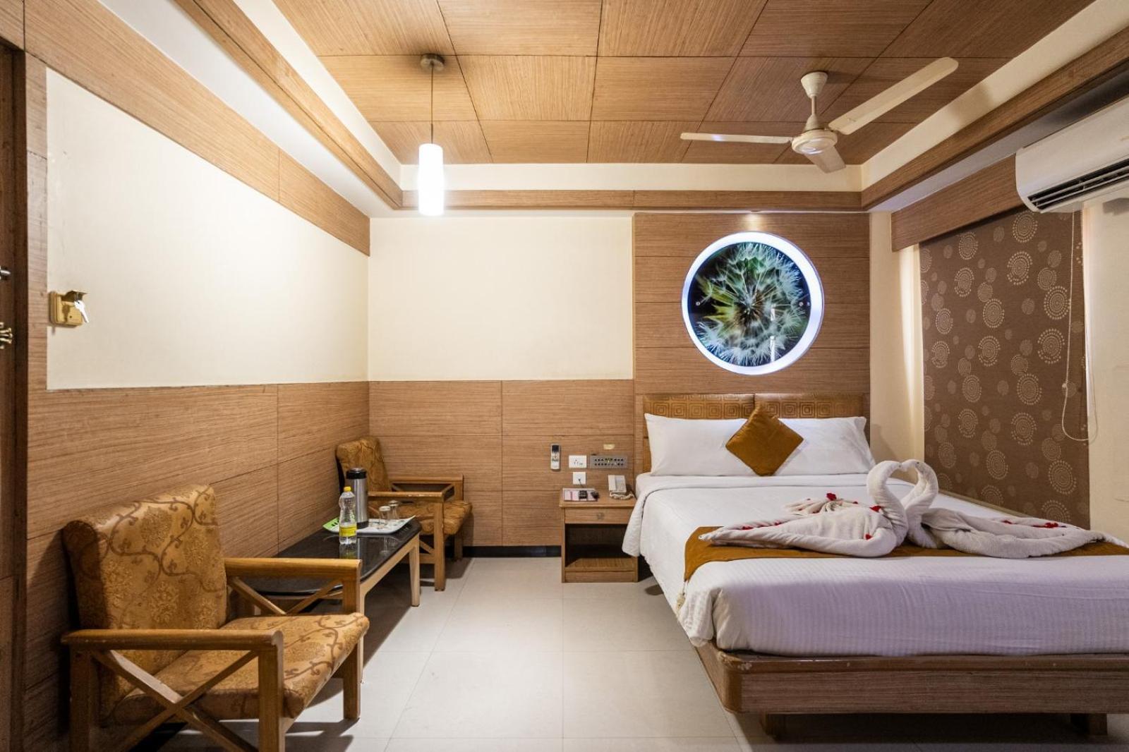 טירונלוולי Sree Bharani Hotels מראה חיצוני תמונה