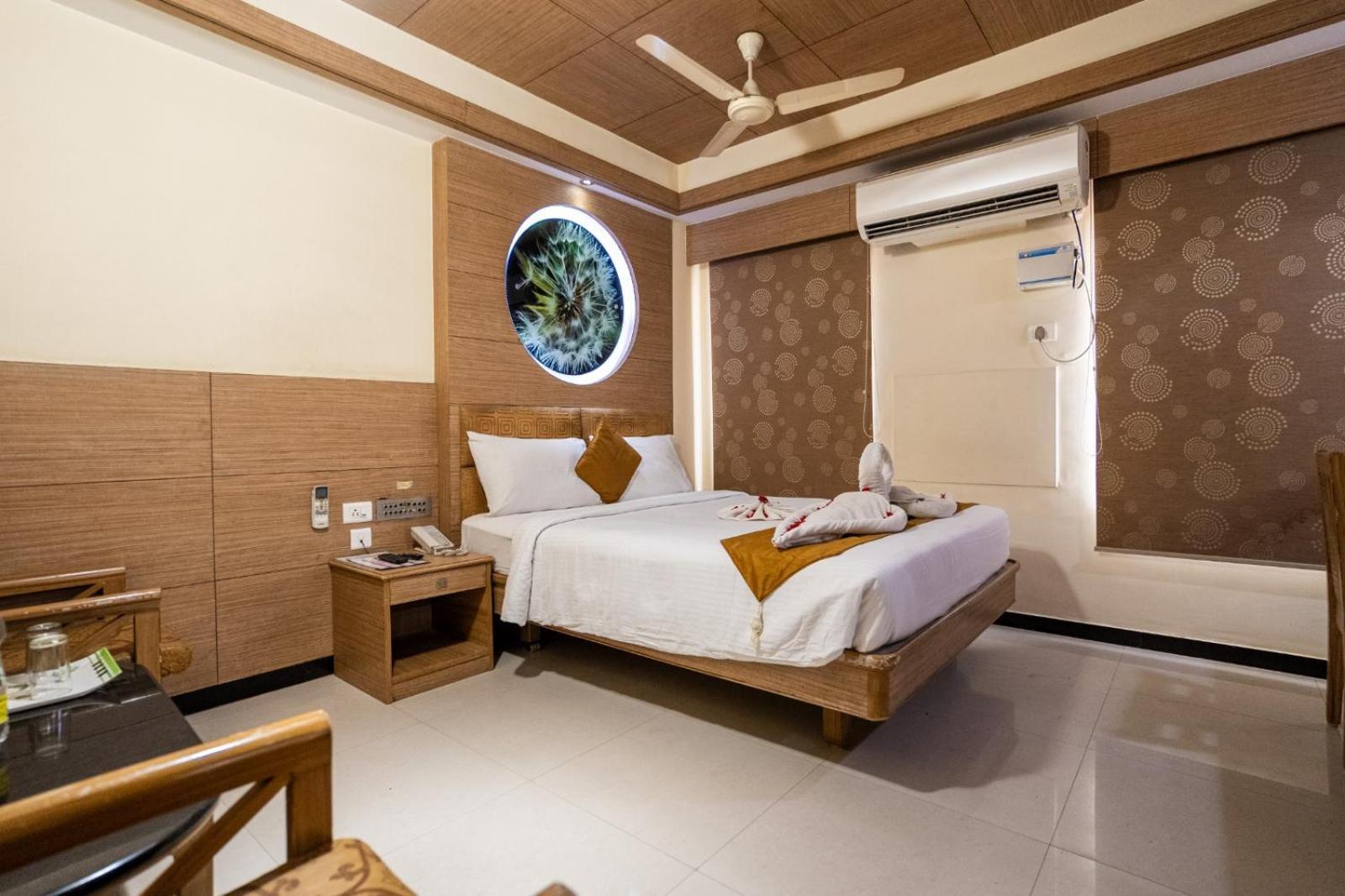 טירונלוולי Sree Bharani Hotels מראה חיצוני תמונה