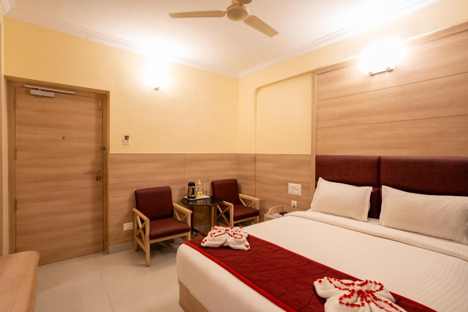 טירונלוולי Sree Bharani Hotels מראה חיצוני תמונה