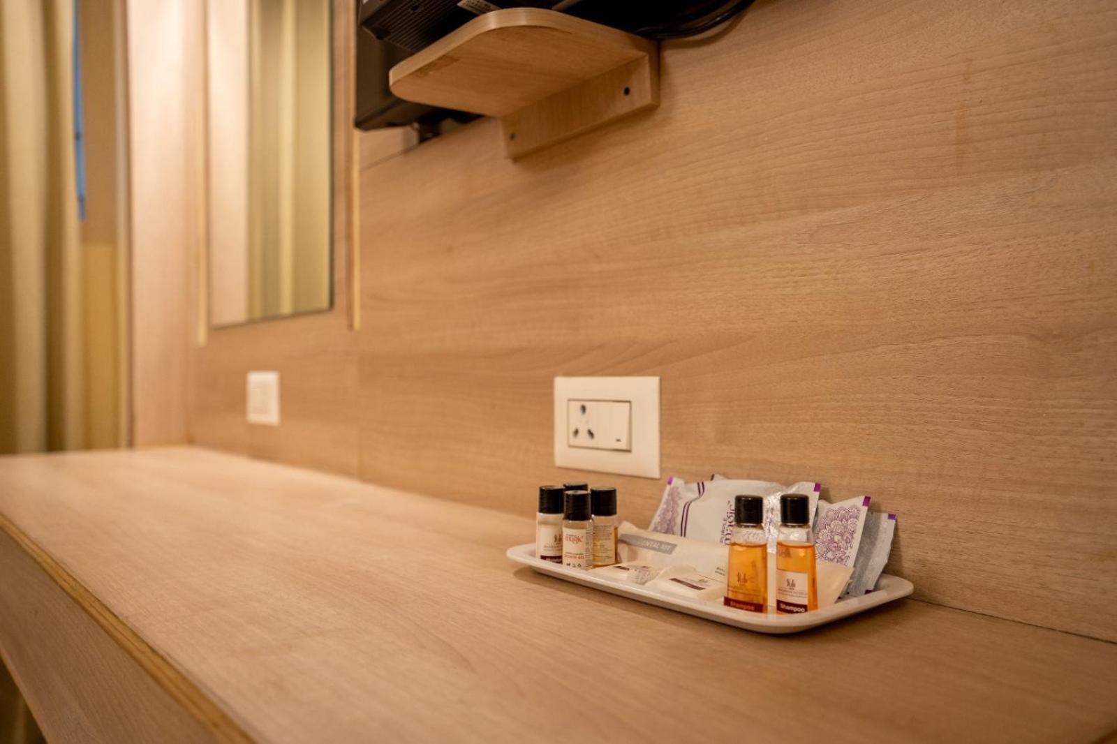 טירונלוולי Sree Bharani Hotels מראה חיצוני תמונה