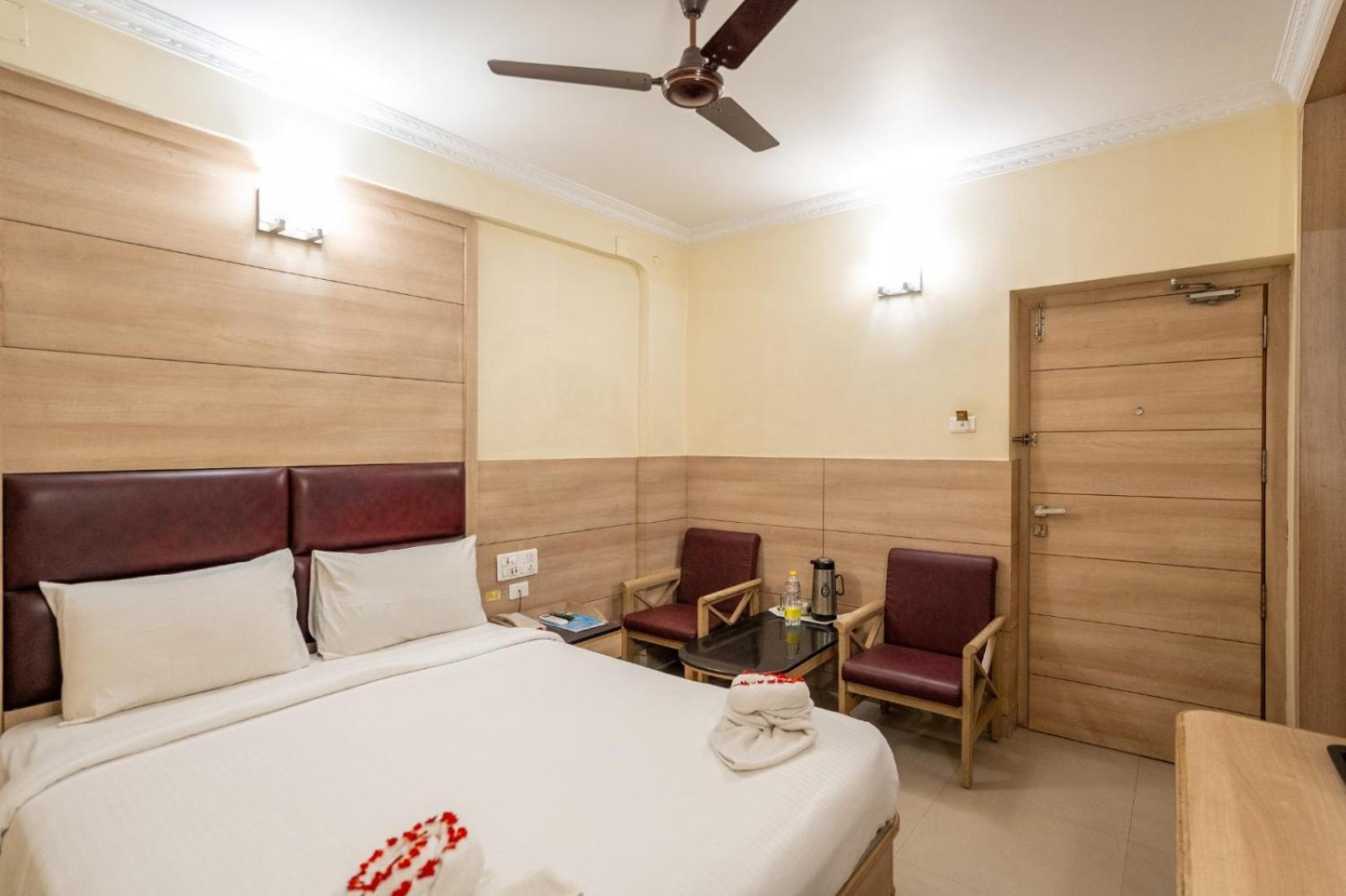 טירונלוולי Sree Bharani Hotels מראה חיצוני תמונה