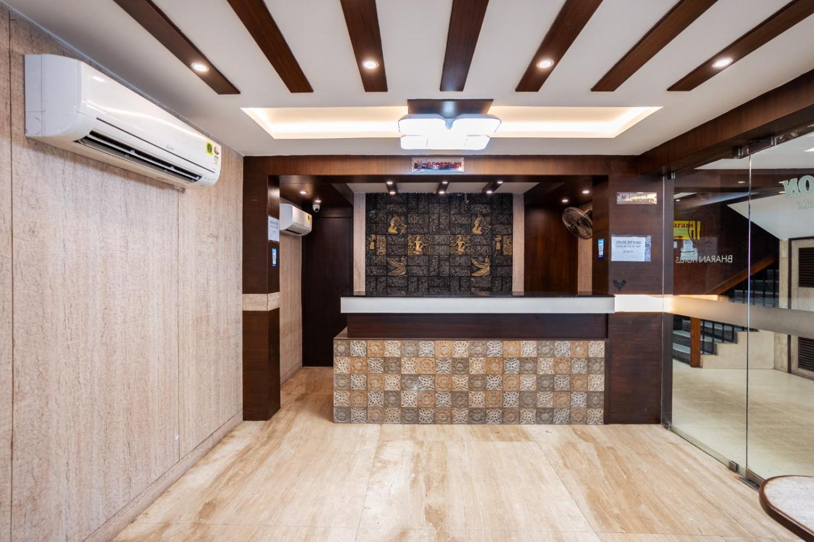 טירונלוולי Sree Bharani Hotels מראה חיצוני תמונה