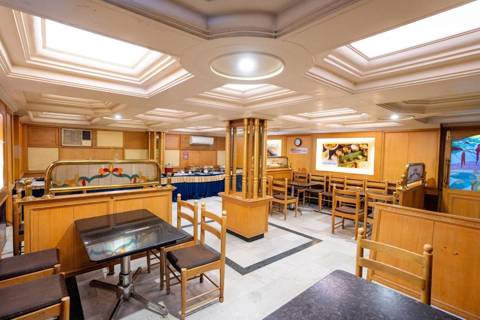 טירונלוולי Sree Bharani Hotels מראה חיצוני תמונה