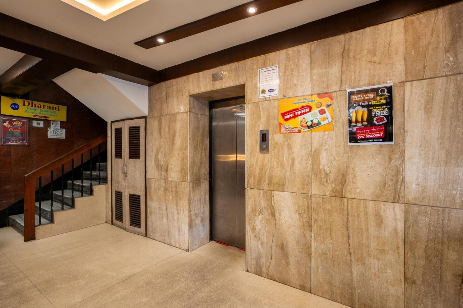 טירונלוולי Sree Bharani Hotels מראה חיצוני תמונה