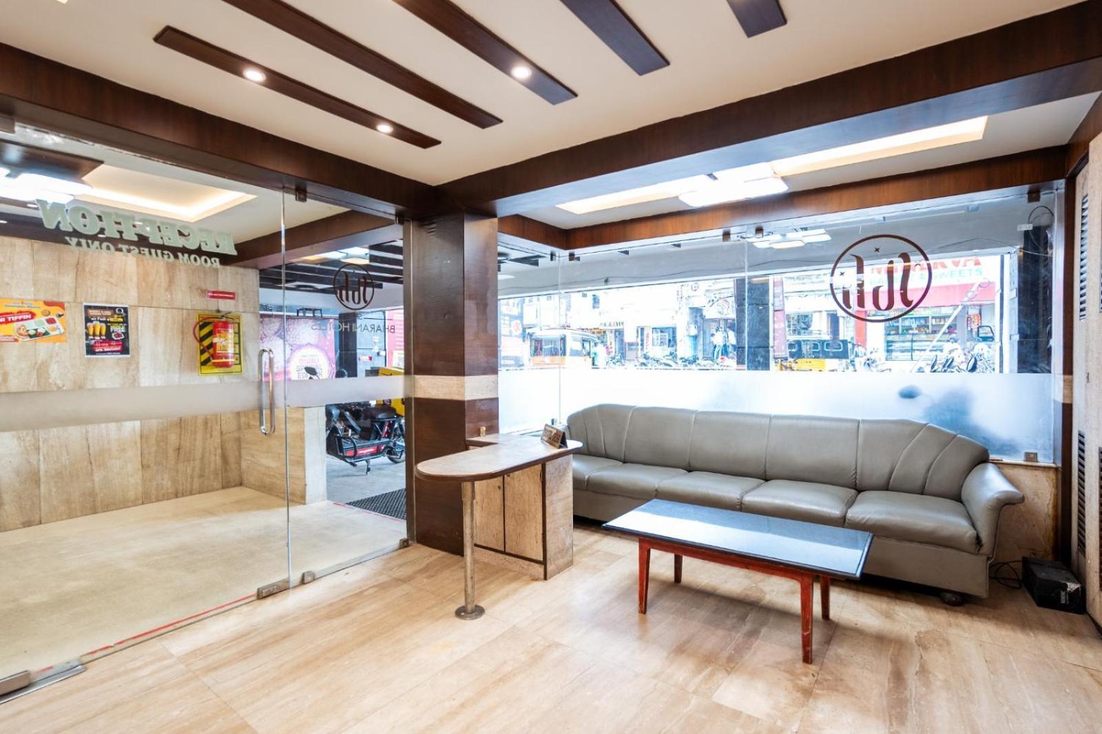 טירונלוולי Sree Bharani Hotels מראה חיצוני תמונה