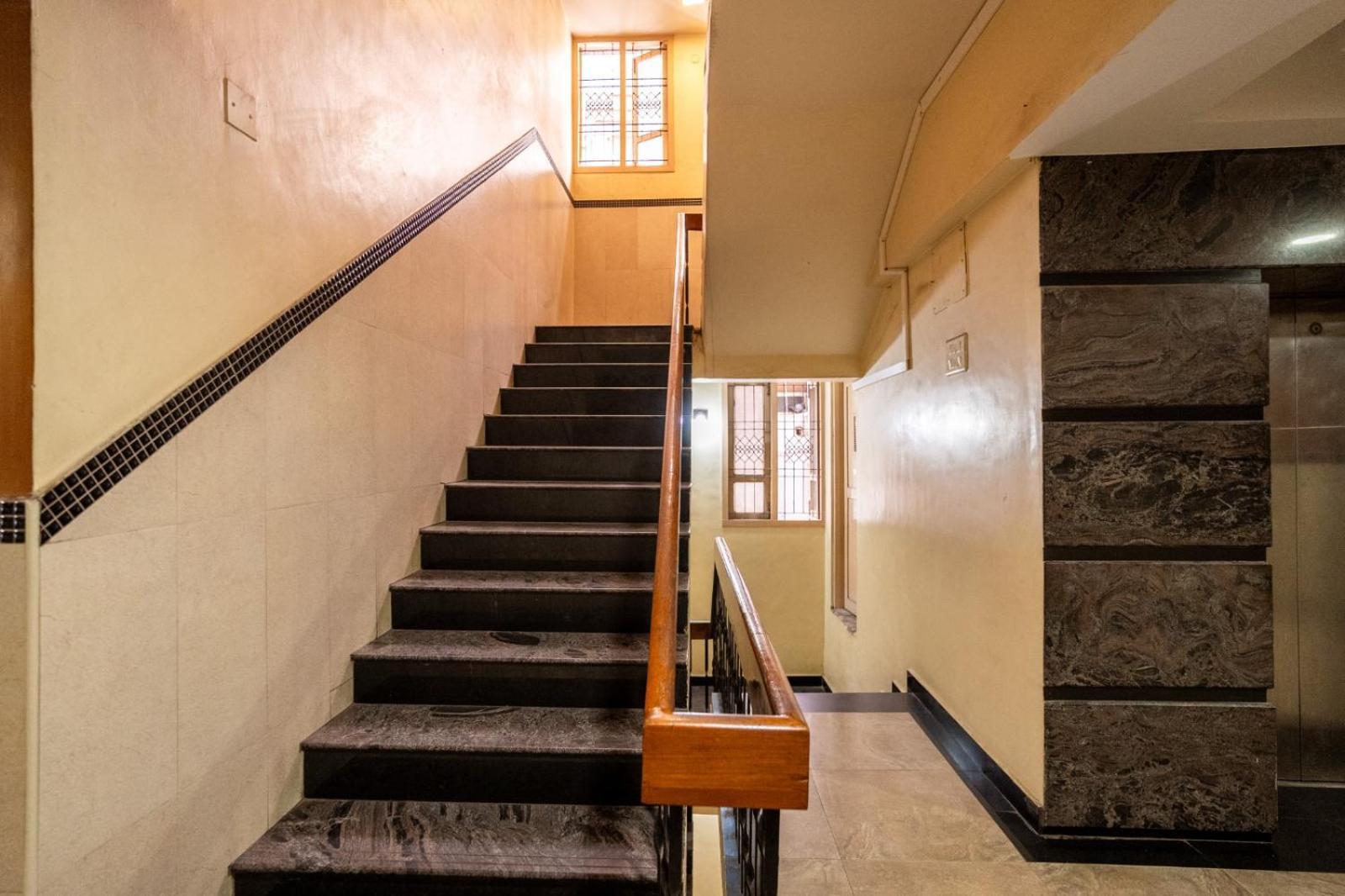 טירונלוולי Sree Bharani Hotels מראה חיצוני תמונה