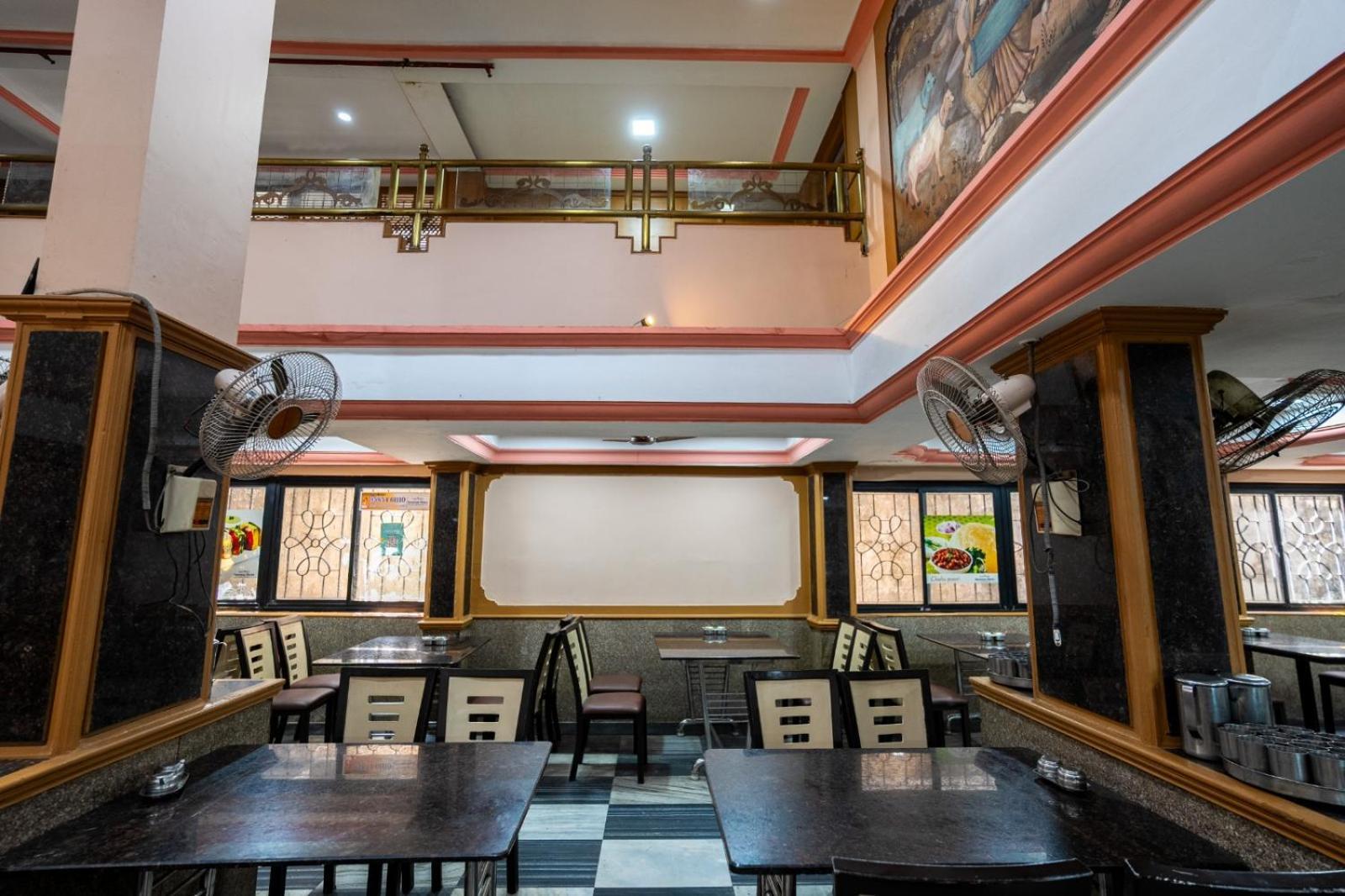 טירונלוולי Sree Bharani Hotels מראה חיצוני תמונה