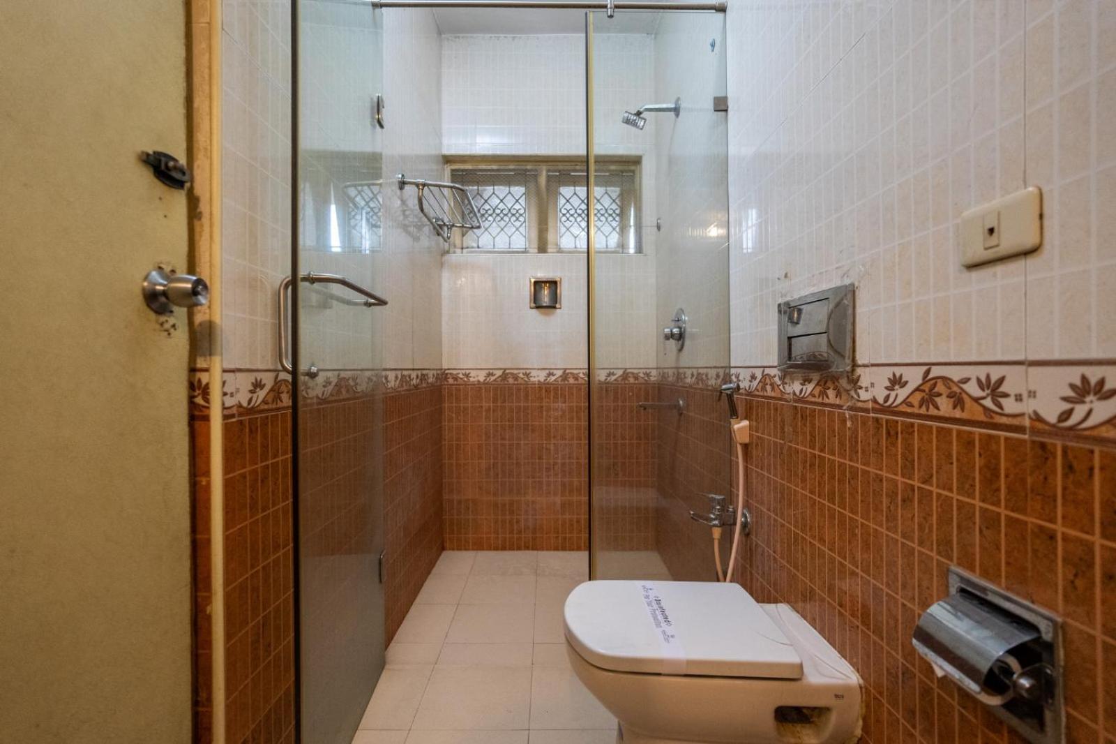 טירונלוולי Sree Bharani Hotels מראה חיצוני תמונה
