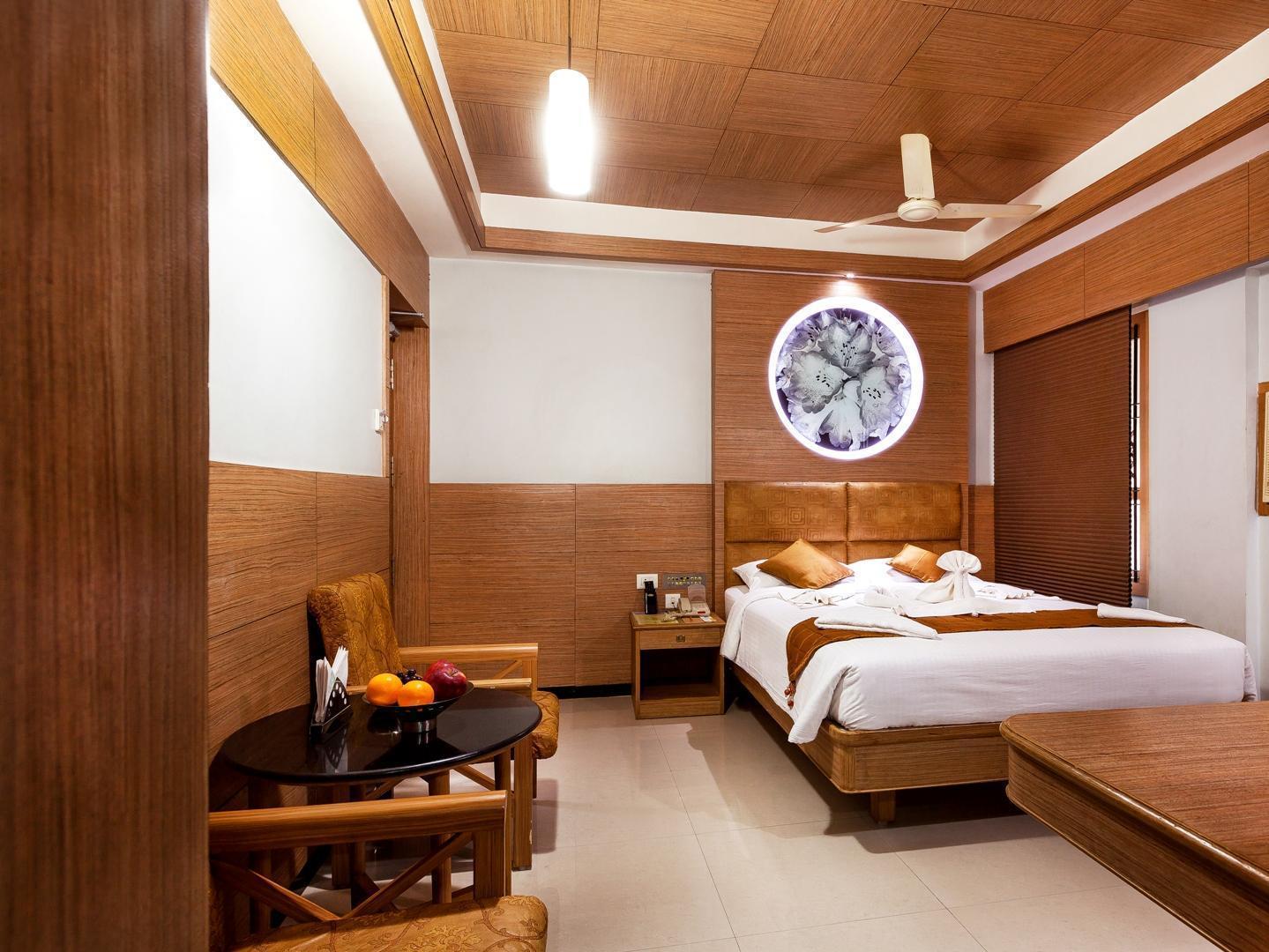 טירונלוולי Sree Bharani Hotels מראה חיצוני תמונה