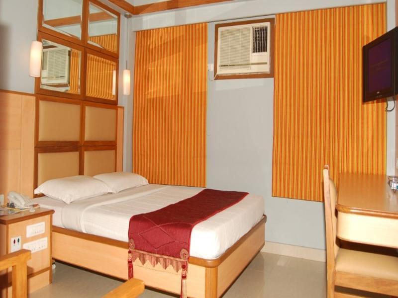 טירונלוולי Sree Bharani Hotels מראה חיצוני תמונה