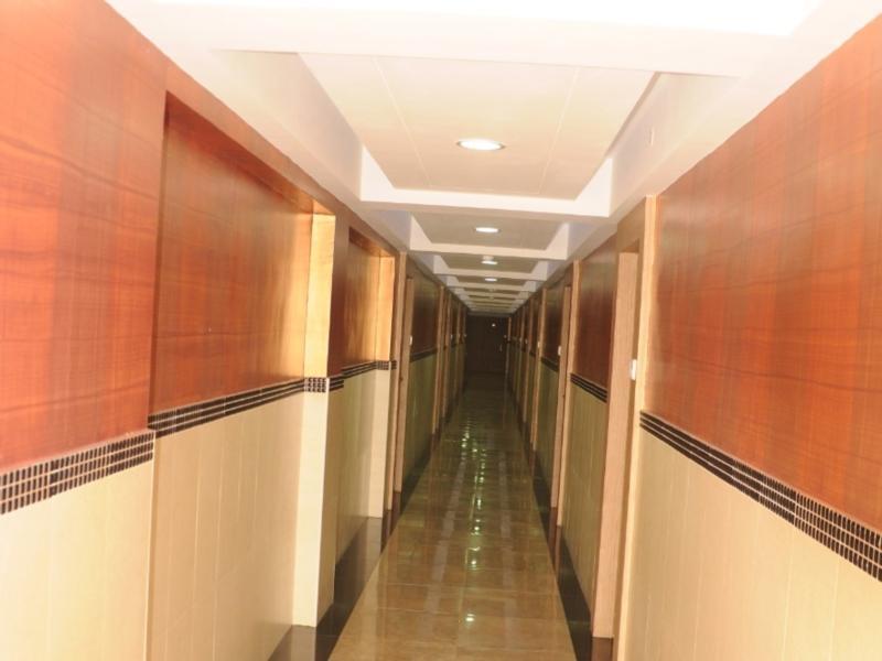 טירונלוולי Sree Bharani Hotels מראה חיצוני תמונה