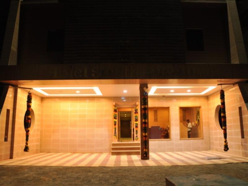 טירונלוולי Sree Bharani Hotels מראה חיצוני תמונה