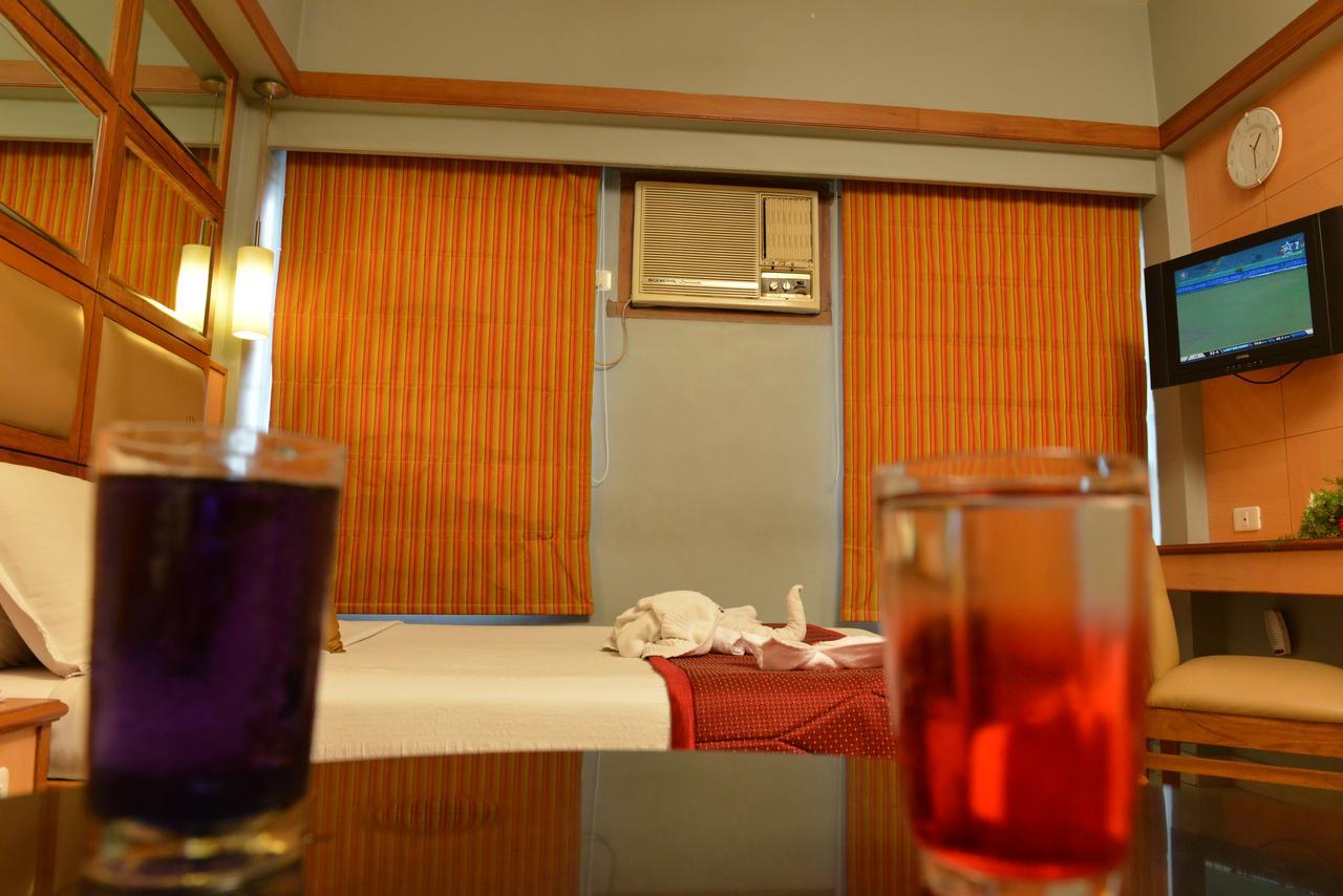 טירונלוולי Sree Bharani Hotels מראה חיצוני תמונה